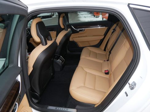 Used 2018 Volvo S90 T6 Momentum w/ Convenience Package image 10