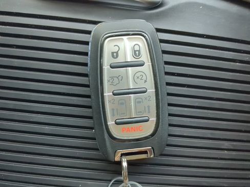 Used 2024 Chrysler Pacifica Limited w/ Trailer Tow Group image 24