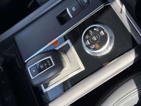 Used 2024 Mitsubishi Outlander SE image 24