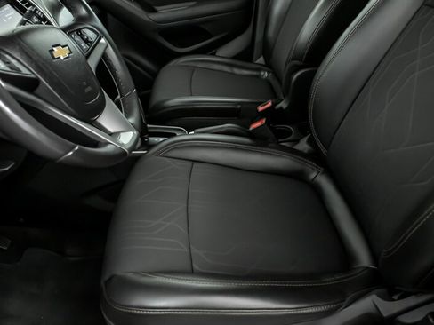 Used 2020 Chevrolet Trax LT w/ Driver Confidence Package AWD/4WD image 17