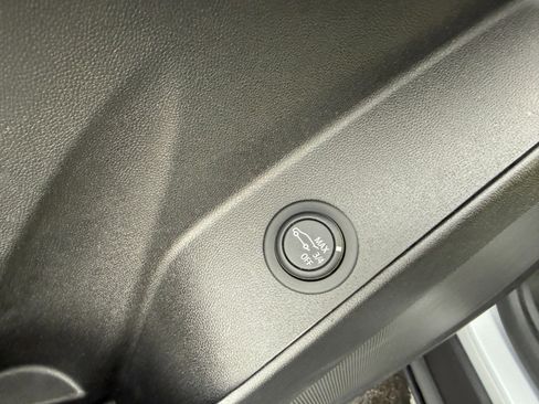 Used 2019 Chevrolet Equinox LT image 24