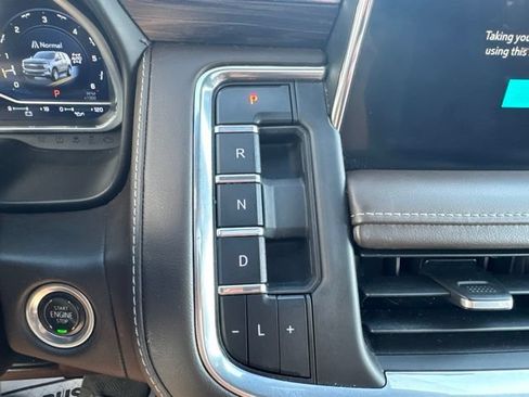 Used 2022 Chevrolet Tahoe Z71 w/ Z71 Off-Road Package AWD/4WD image 18