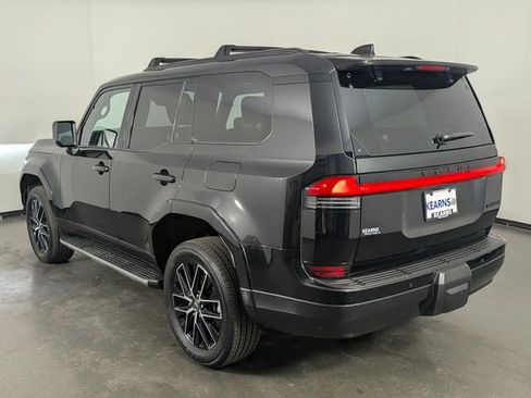 Used 2024 Lexus GX 550 w/ Accessory Package (Z1) image 6