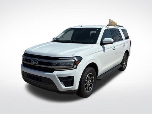 Used 2024 Ford Expedition XLT RWD image 3