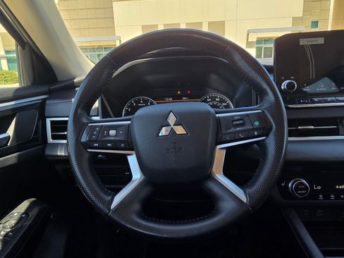 Used 2024 Mitsubishi Outlander SE AWD/4WD image 29