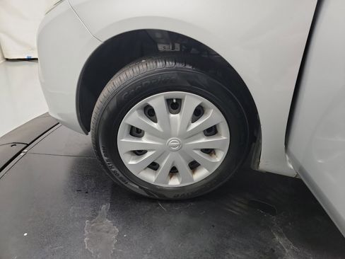 Used 2012 Nissan Versa SV image 28