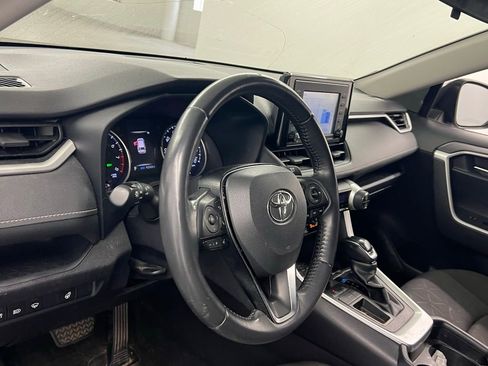 Used 2021 Toyota RAV4 XLE w/ XLE Grade Weather Package image 6