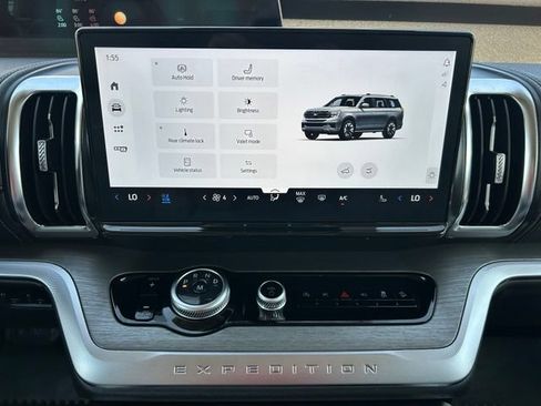 Used 2025 Ford Expedition Max Platinum w/ Driver's Package AWD/4WD image 19