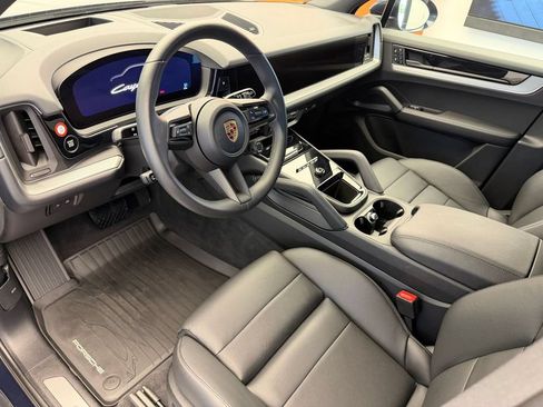 Used 2024 Porsche Cayenne AWD/4WD image 4