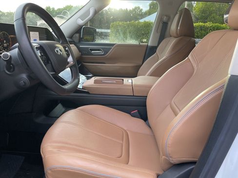 Used 2025 INFINITI QX80 Sensory image 9