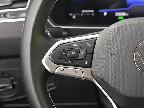 Used 2024 Volkswagen Tiguan SE image 22