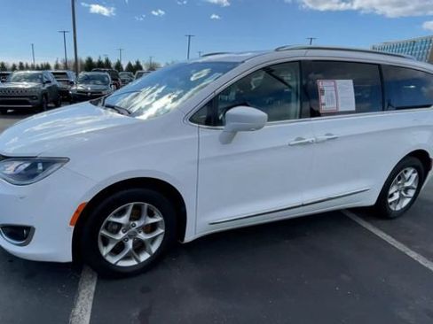 Used 2019 Chrysler Pacifica Touring-L Plus w/ Advanced Safetytec Group image 6