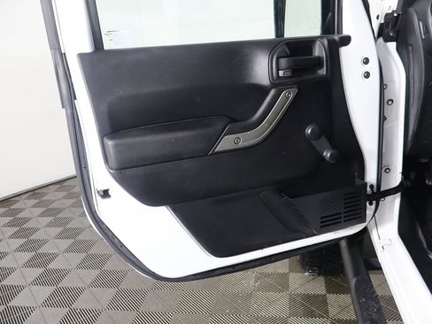 Used 2015 Jeep Wrangler Unlimited Sport w/ Connectivity Group image 16