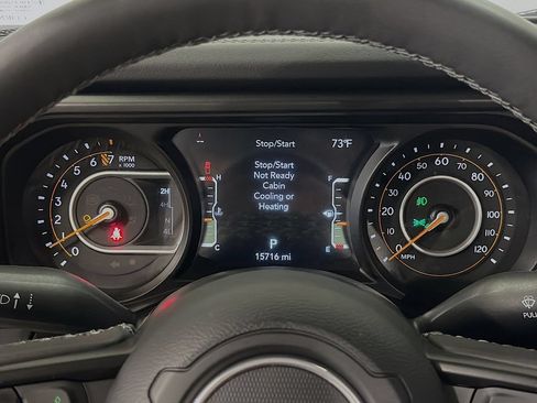 Used 2025 Jeep Gladiator Rubicon w/ Convenience Group AWD/4WD image 14