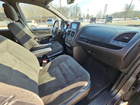 Used 2018 Dodge Grand Caravan SE image 39
