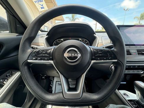 Used 2024 Nissan Altima 2.5 SV FWD image 26