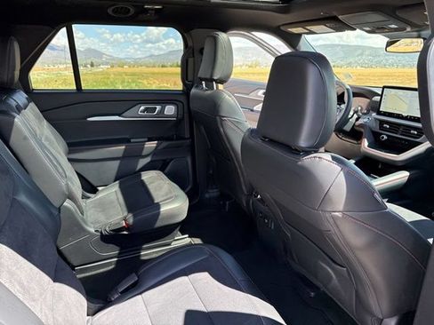 Used 2025 Ford Explorer ST AWD/4WD image 39