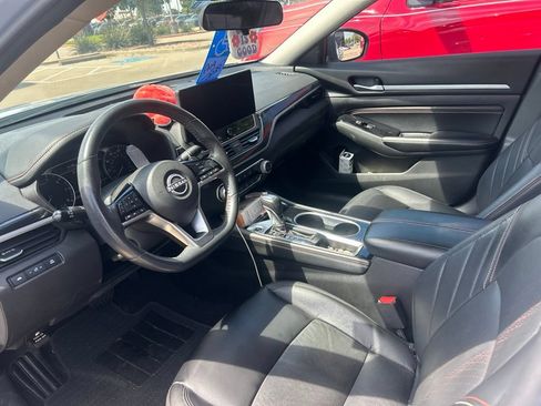 Certified 2023 Nissan Altima 2.5 SR w/ SR Premium Package FWD image 9
