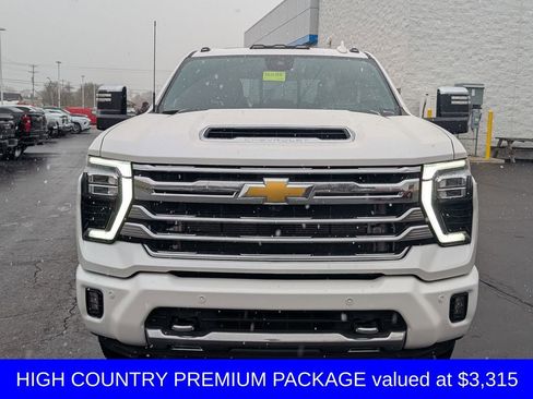 Used 2024 Chevrolet Silverado 3500 High Country w/ High Country Premium Package image 2