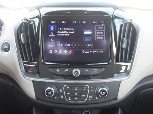 Used 2023 Chevrolet Traverse LT FWD image 15