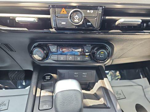 Used 2026 Nissan Kicks SV w/ SV Premium Package FWD image 20