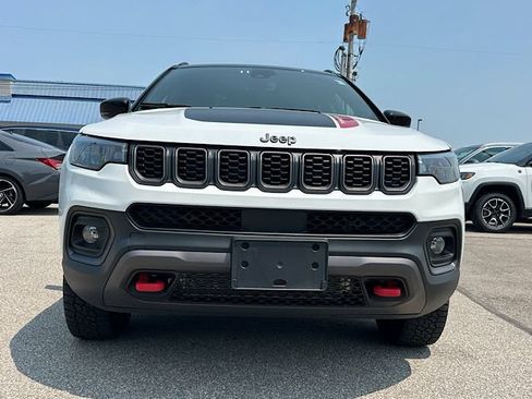 Used 2025 Jeep Compass Trailhawk AWD/4WD image 12