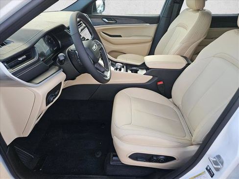 New 2025 Jeep Grand Cherokee L Limited w/ Black Appearance Package image 15