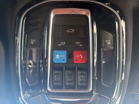 Used 2023 Jeep Grand Wagoneer 4WD image 15