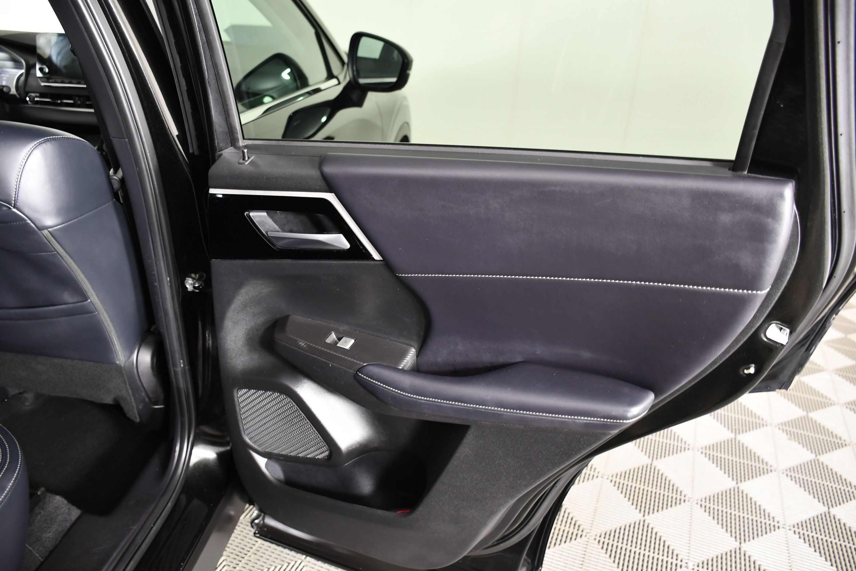 Used 2023 Mitsubishi Outlander SE AWD/4WD image 43