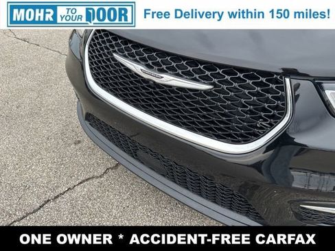 Used 2024 Chrysler Pacifica Touring-L image 35