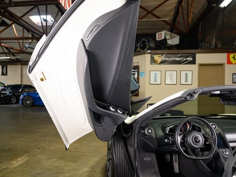 Used 2013 McLaren MP4-12C Spider image 28