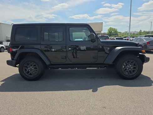 Used 2024 Jeep Wrangler Unlimited Sport AWD/4WD image 4