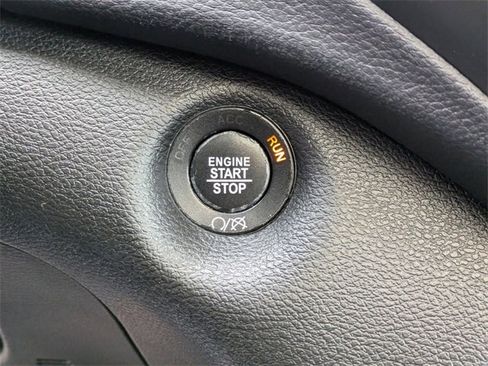 Certified 2019 Jeep Cherokee Limited w/ Luxury Group image 23