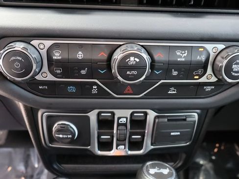 Used 2024 Jeep Wrangler Unlimited Sahara AWD/4WD image 36