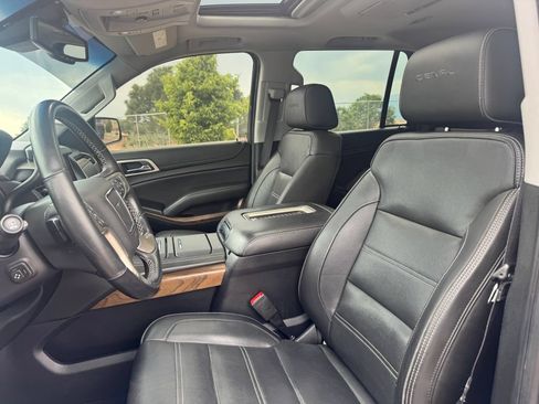 Used 2019 GMC Yukon Denali w/ Denali Ultimate Package AWD/4WD image 7