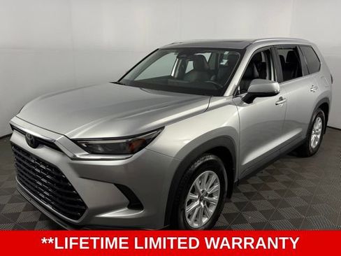 Used 2024 Toyota Grand Highlander XLE image 3