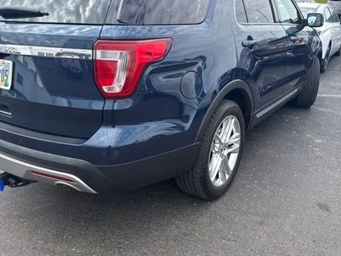 Used 2017 Ford Explorer XLT w/ Equipment Group 202A FWD image 5