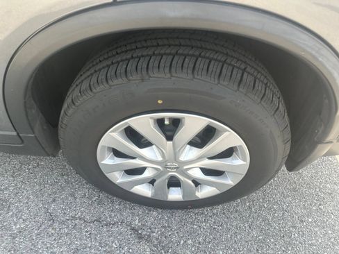 Used 2018 Nissan Rogue S FWD image 9