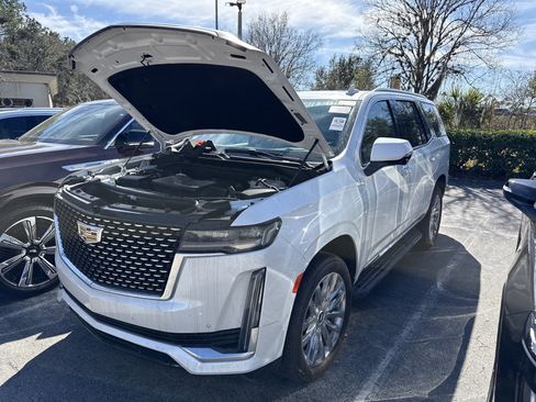 Used 2024 Cadillac Escalade Premium Luxury image 1