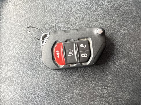 Used 2020 Jeep Wrangler Unlimited Sahara AWD/4WD image 31