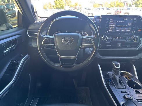 Used 2022 Toyota Highlander XSE AWD/4WD image 13