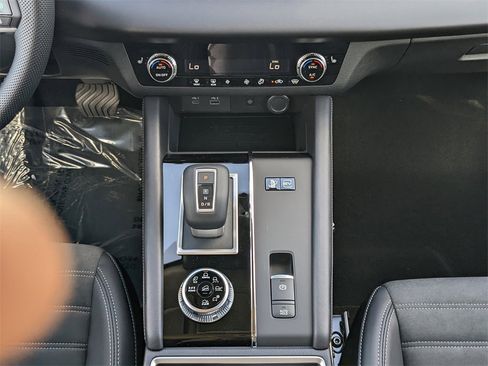 New 2025 Mitsubishi Outlander SE image 20