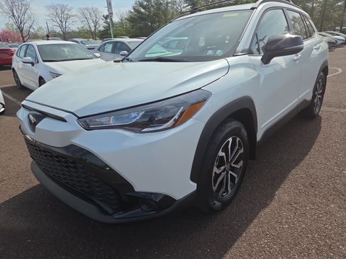 Used 2025 Toyota Corolla Cross AWD Hybrid w/ Moonroof Package image 7