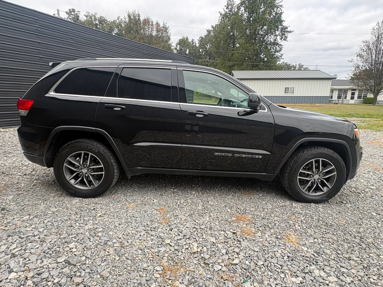 Used 2018 Jeep Grand Cherokee Laredo AWD/4WD image 4