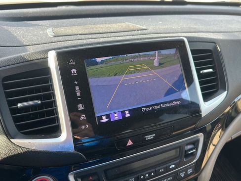Used 2017 Honda Pilot Touring image 19