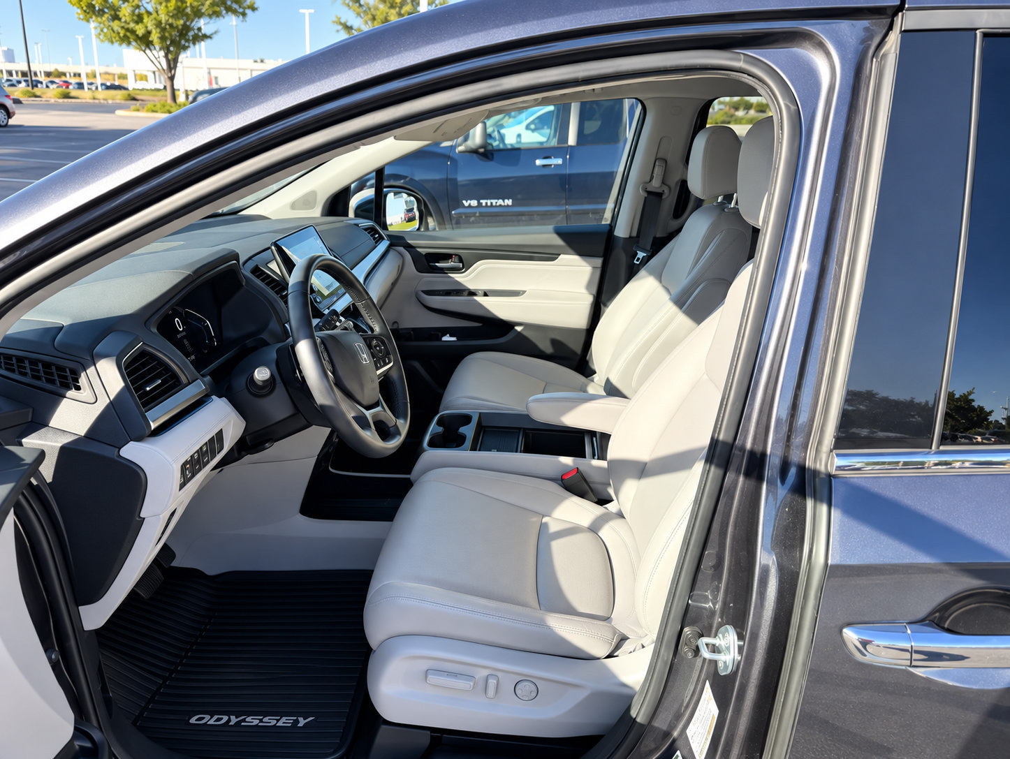 Used 2024 Honda Odyssey EX-L image 2