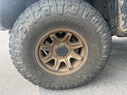 Used 2019 Toyota Tacoma TRD Off-Road AWD/4WD image 2