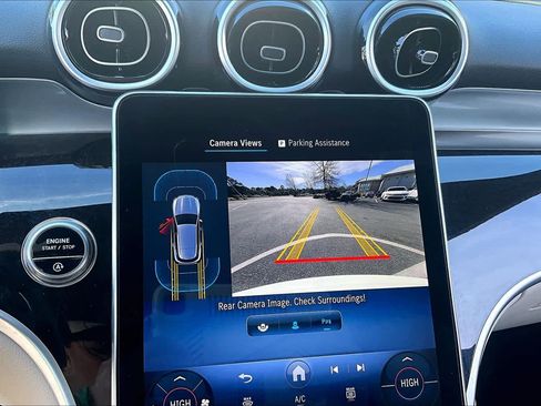 Used 2025 Mercedes-Benz GLC 300 4MATIC image 26