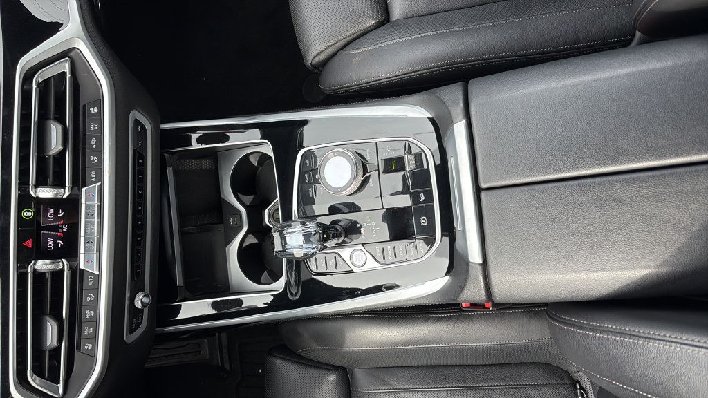 Used 2020 BMW X7 M50i w/ Dynamic Handling Package AWD/4WD image 15