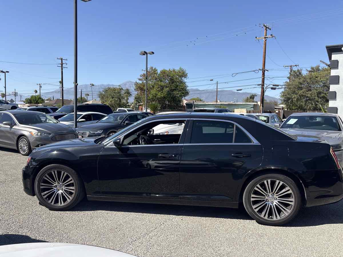 Used 2012 Chrysler 300 S RWD image 4